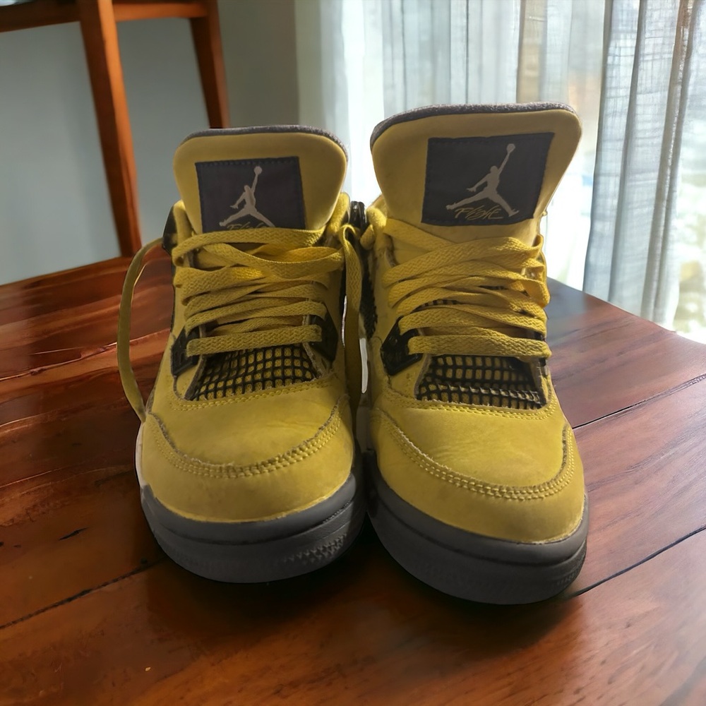 Jordan 4 Retro Lightning Size 4 Men’s or size 5.5 Women’s